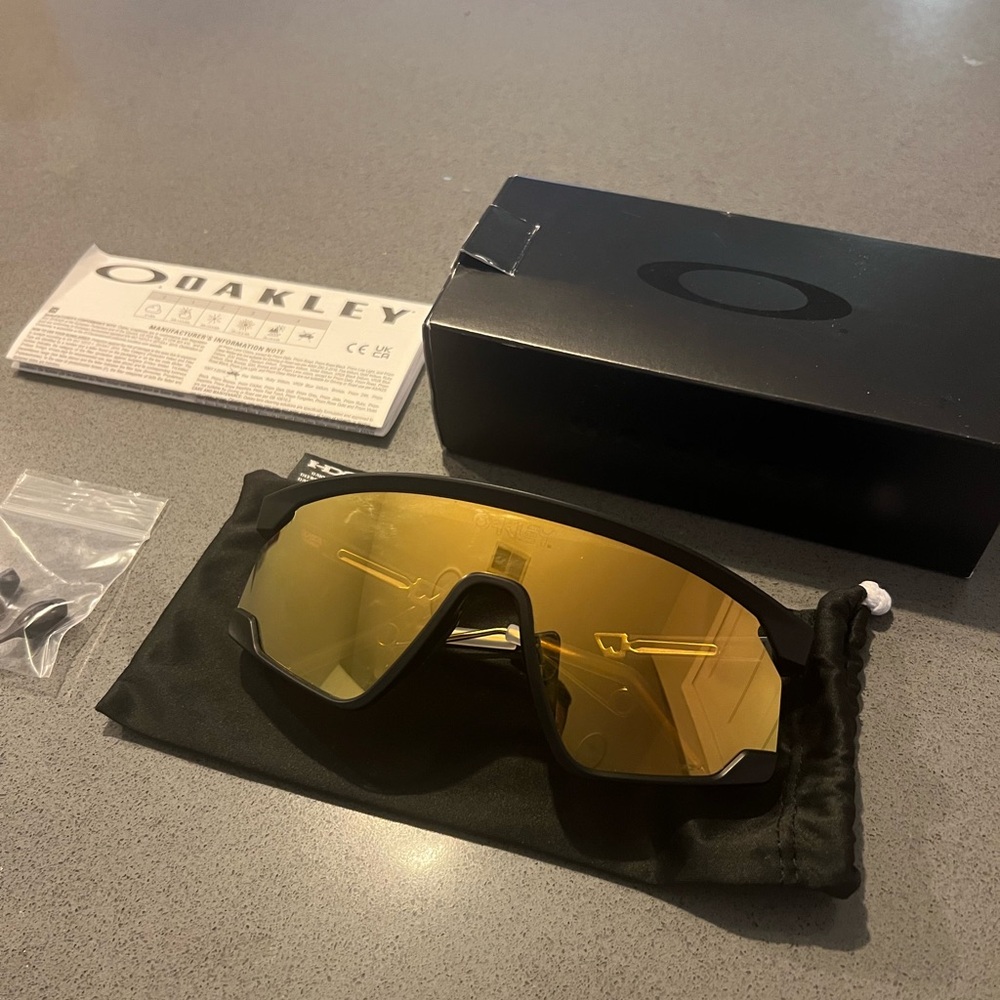 BXTR Metal Oakley Sunglasses